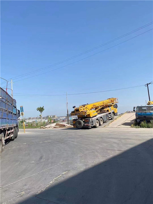 库伦旗25吨吊车的租赁价格大概是多少？